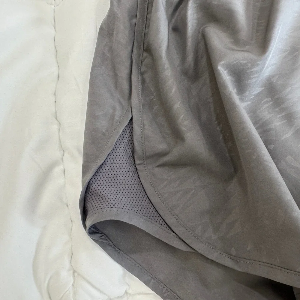 Nike Womens XL Dri-FIT Running Shorts Gray Athletic Gym‎ Zipper Pocket
